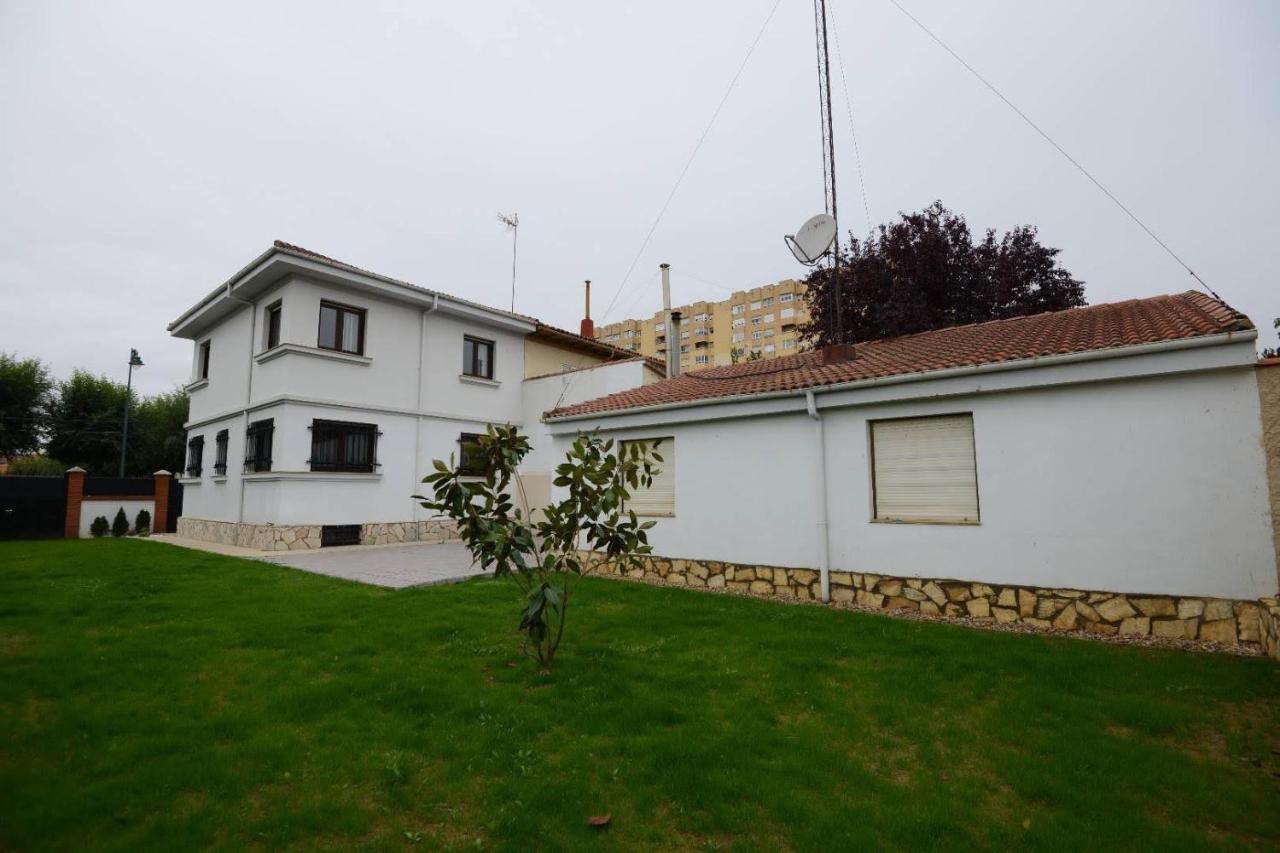 Villa Housing Leon Casa Con Jardin Extérieur photo